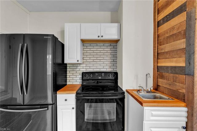 4633 Miles Standish RD Dr, Virginia Beach, VA 23455
