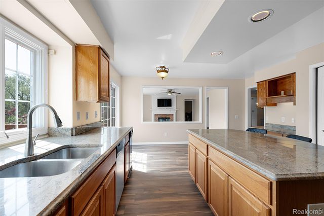 1853 Midchester Drive, West Bloomfield Charter Township, MI 48324