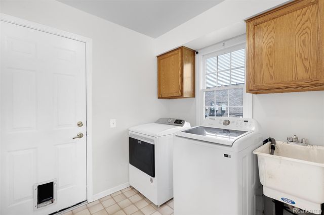 1853 Midchester Drive, West Bloomfield Charter Township, MI 48324