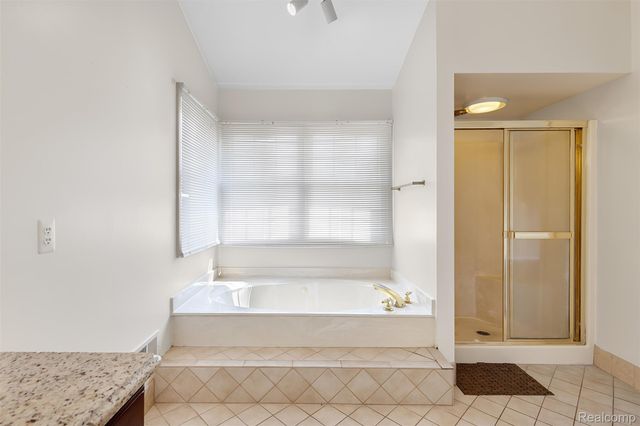 1853 Midchester Drive, West Bloomfield Charter Township, MI 48324