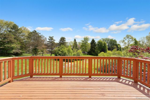 1853 Midchester Drive, West Bloomfield Charter Township, MI 48324