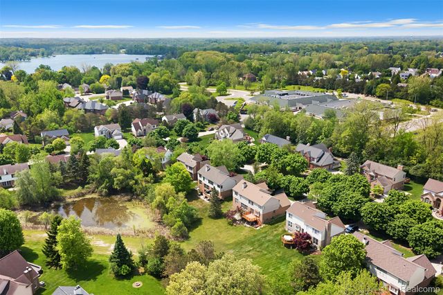 1853 Midchester Drive, West Bloomfield Charter Township, MI 48324