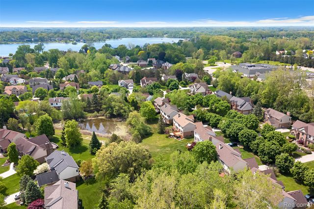 1853 Midchester Drive, West Bloomfield Charter Township, MI 48324