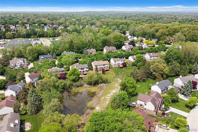 1853 Midchester Drive, West Bloomfield Charter Township, MI 48324