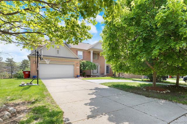 1853 Midchester Drive, West Bloomfield Charter Township, MI 48324
