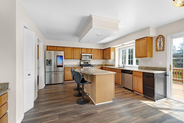 1853 Midchester Drive, West Bloomfield Charter Township, MI 48324