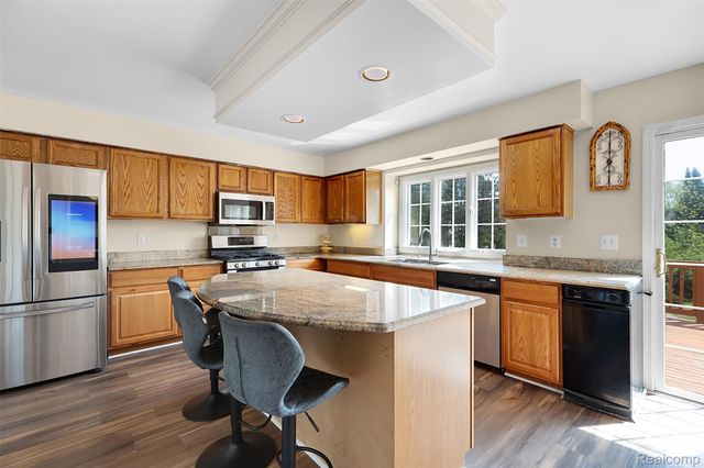 1853 Midchester Drive, West Bloomfield Charter Township, MI 48324