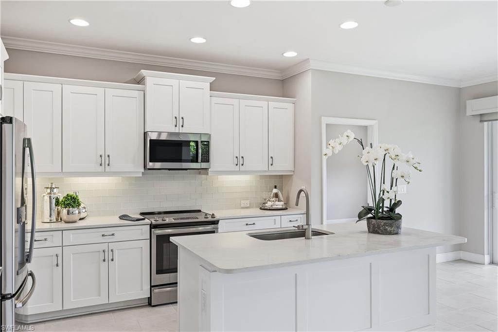 6966 Avalon CIR 908, NAPLES, FL 34112 — photo 5