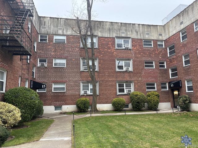 15 Schenck Avenue 3E, Great Neck, NY 11021