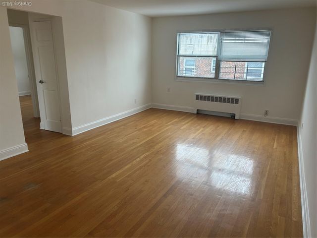 15 Schenck Avenue 3E, Great Neck, NY 11021