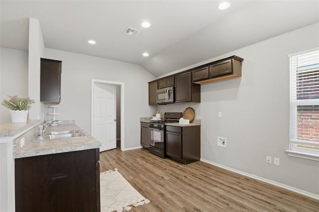 1860 Sussex Street, Newcastle, OK 73065