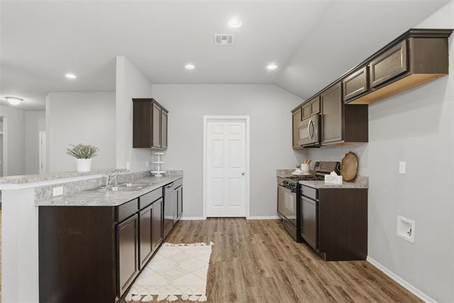 1860 Sussex Street, Newcastle, OK 73065