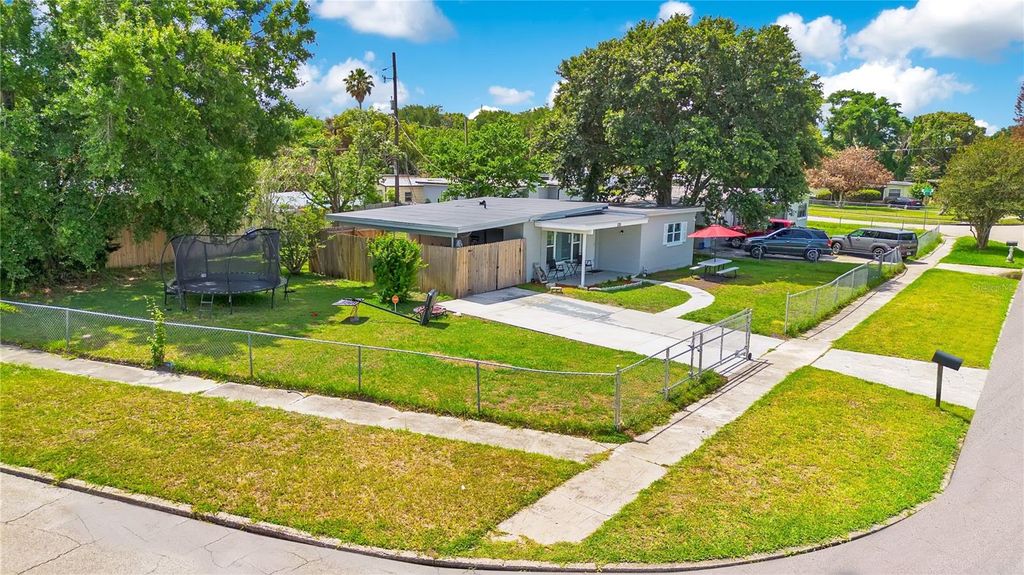Image 11 of property listing at 1301 LAWNE BOULEVARD, Orlando, FL 32808