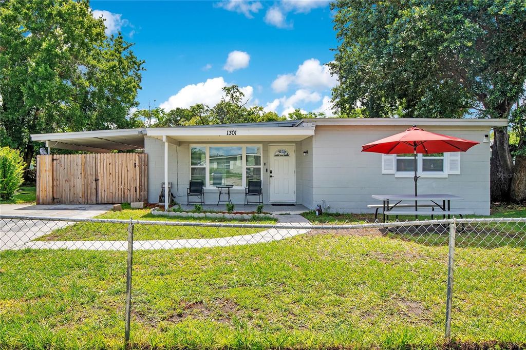 Image 3 of property listing at 1301 LAWNE BOULEVARD, Orlando, FL 32808