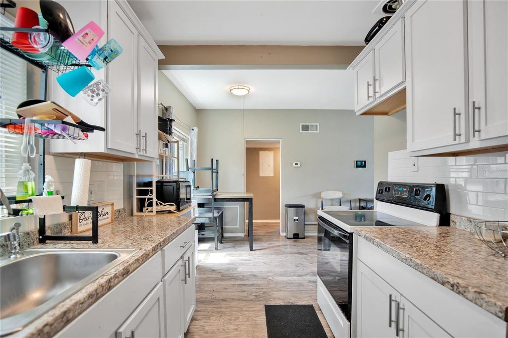 Image 28 of property listing at 1301 LAWNE BOULEVARD, Orlando, FL 32808