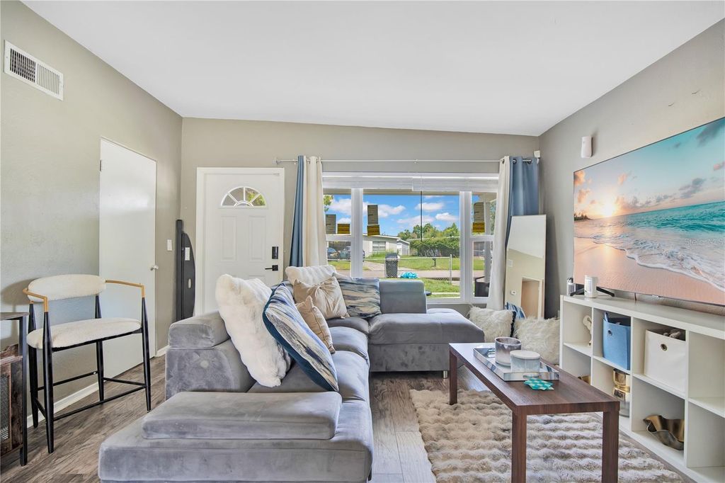 Image 33 of property listing at 1301 LAWNE BOULEVARD, Orlando, FL 32808