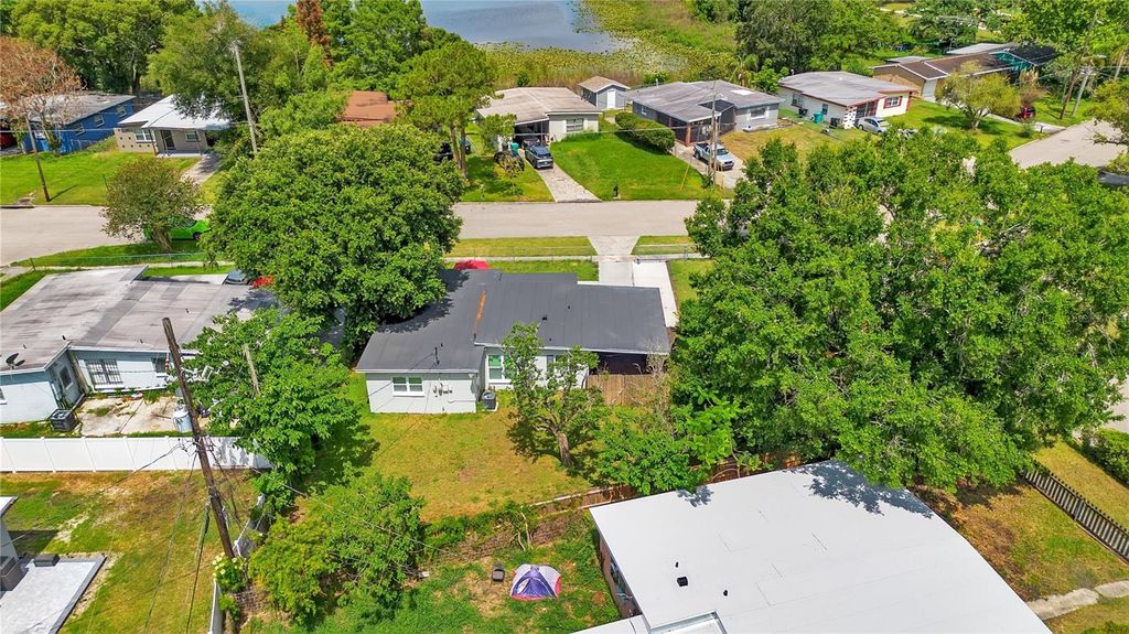 Image 6 of property listing at 1301 LAWNE BOULEVARD, Orlando, FL 32808