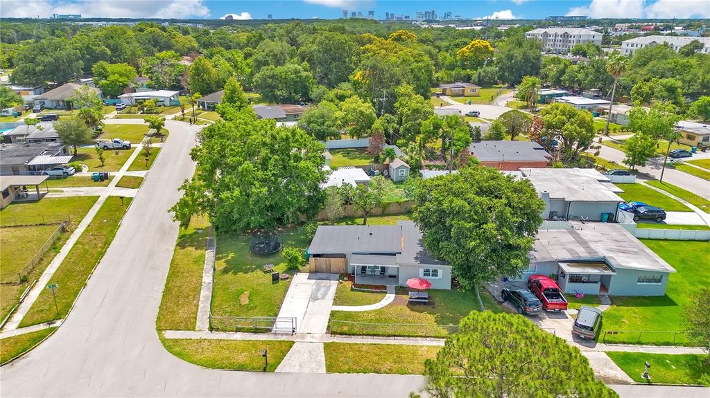 Image 9 of property listing at 1301 LAWNE BOULEVARD, Orlando, FL 32808