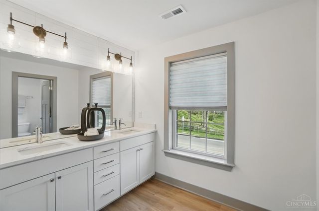 9324 Old Plainfield Road, Blue Ash, OH 45236