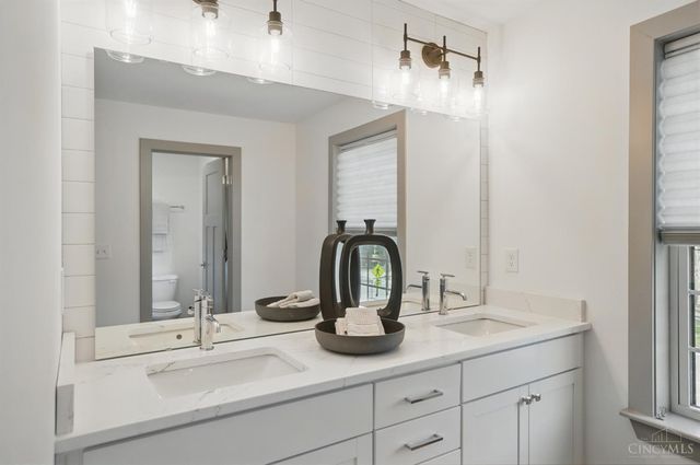 9324 Old Plainfield Road, Blue Ash, OH 45236