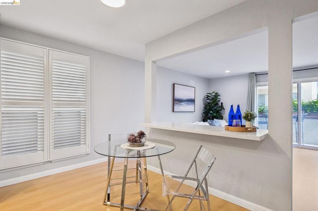 127 Bayo Vista Ave 104, Oakland, CA 94611