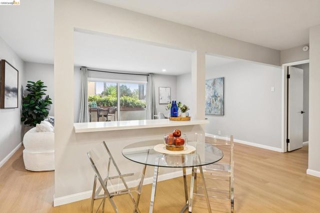 127 Bayo Vista Ave 104, Oakland, CA 94611