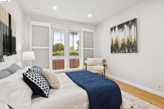127 Bayo Vista Ave 104, Oakland, CA 94611