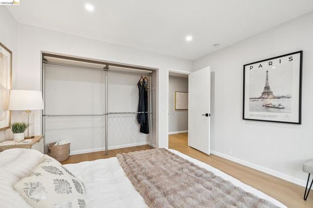 127 Bayo Vista Ave 104, Oakland, CA 94611