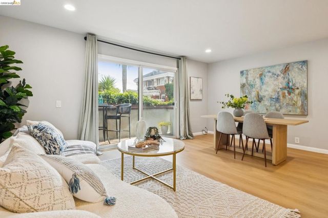 127 Bayo Vista Ave 104, Oakland, CA 94611
