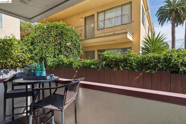 127 Bayo Vista Ave 104, Oakland, CA 94611