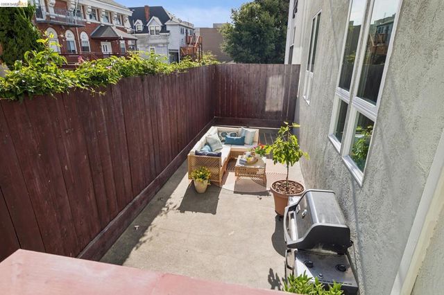 127 Bayo Vista Ave 104, Oakland, CA 94611
