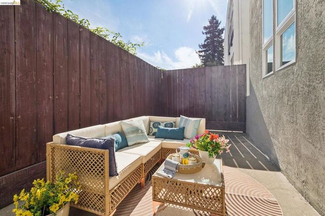 127 Bayo Vista Ave 104, Oakland, CA 94611