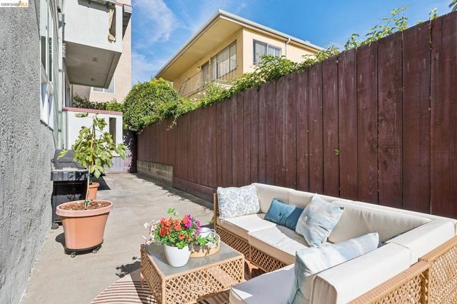 127 Bayo Vista Ave 104, Oakland, CA 94611