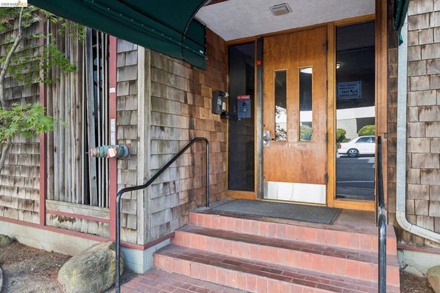 127 Bayo Vista Ave 104, Oakland, CA 94611