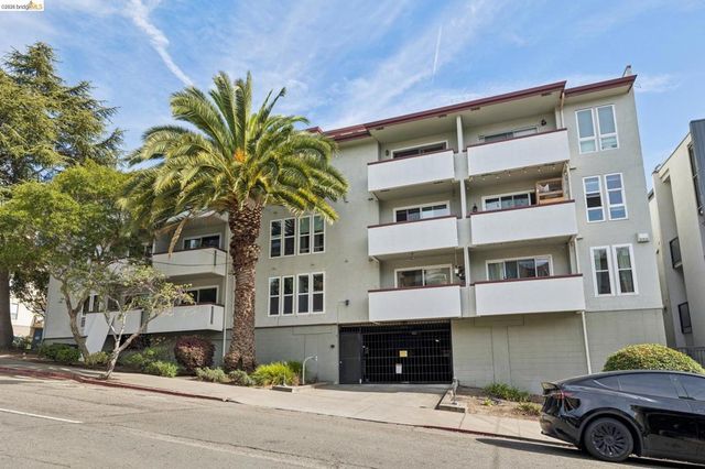 127 Bayo Vista Ave 104, Oakland, CA 94611