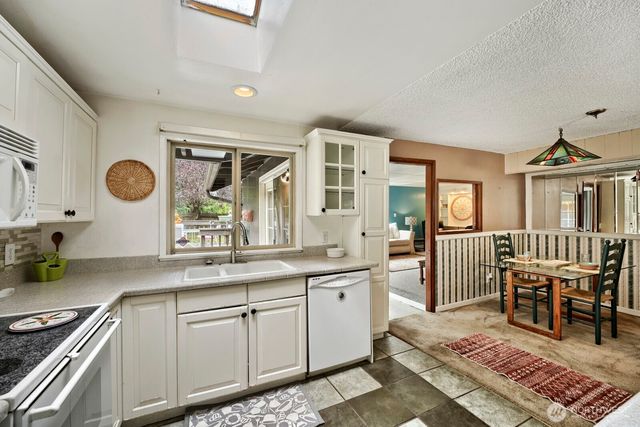 606 SW 302nd Street, Federal Way, WA 98023