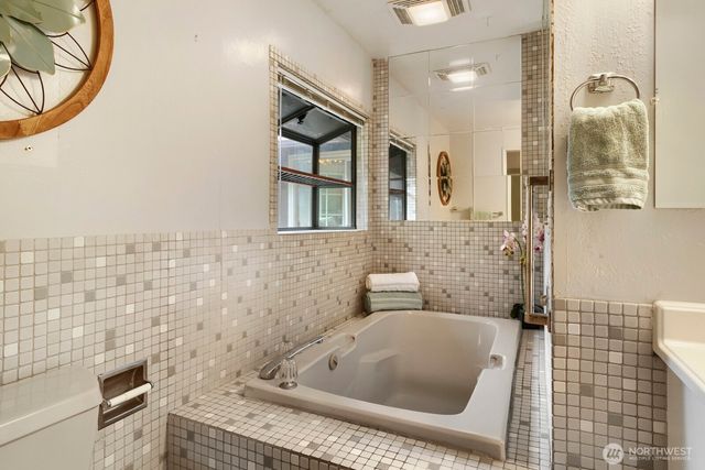 606 SW 302nd Street, Federal Way, WA 98023