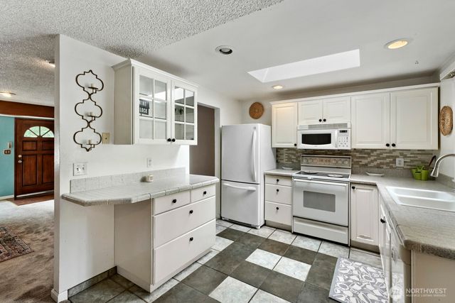 606 SW 302nd Street, Federal Way, WA 98023