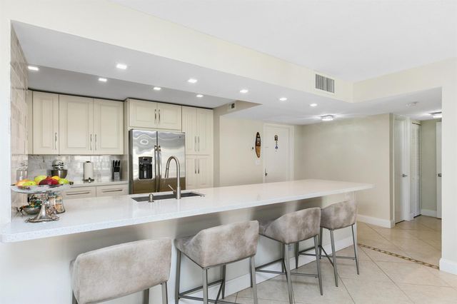 1147 Hillsboro Mile 803, Hillsboro Beach, FL 33062