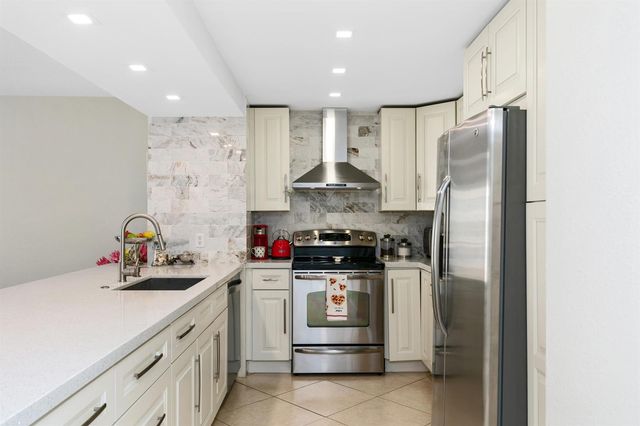 1147 Hillsboro Mile 803, Hillsboro Beach, FL 33062