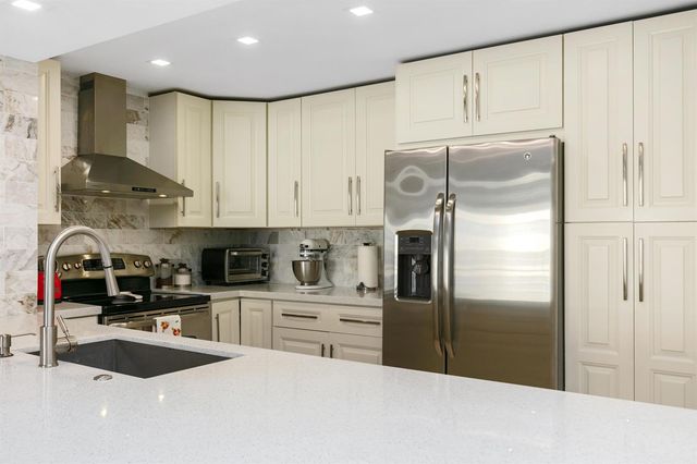 1147 Hillsboro Mile 803, Hillsboro Beach, FL 33062
