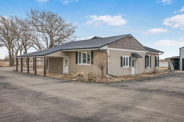 90917 240th Street, Austin, MN 55912