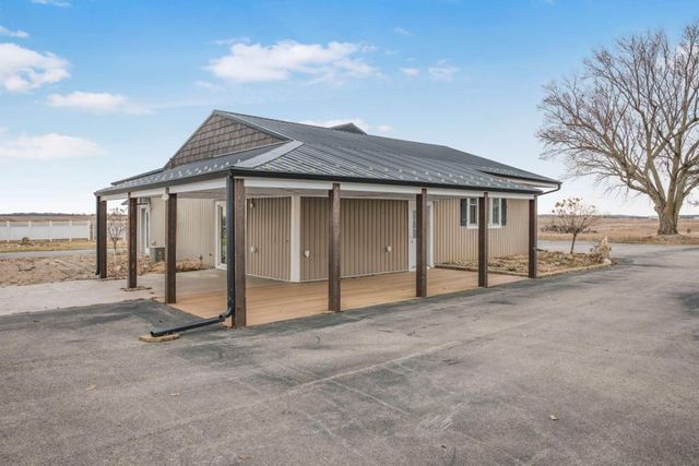 90917 240th Street, Austin, MN 55912