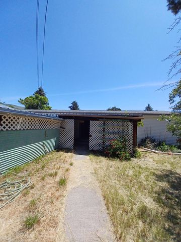 1724 Crest Street, Klamath Falls, OR 97603