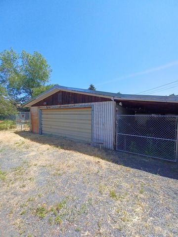 1724 Crest Street, Klamath Falls, OR 97603