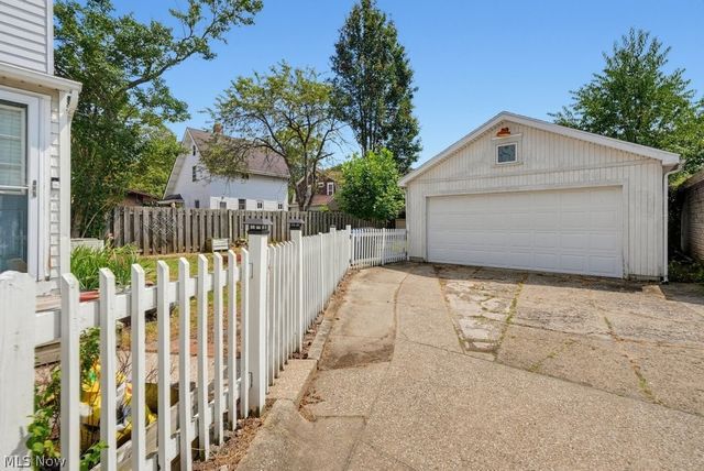 102 Marvin Avenue, Akron, OH 44302