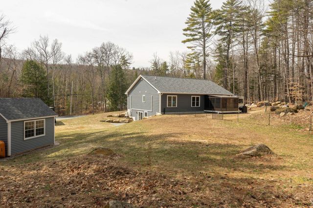 17 Fairgrounds Road, Bradford, NH 03221