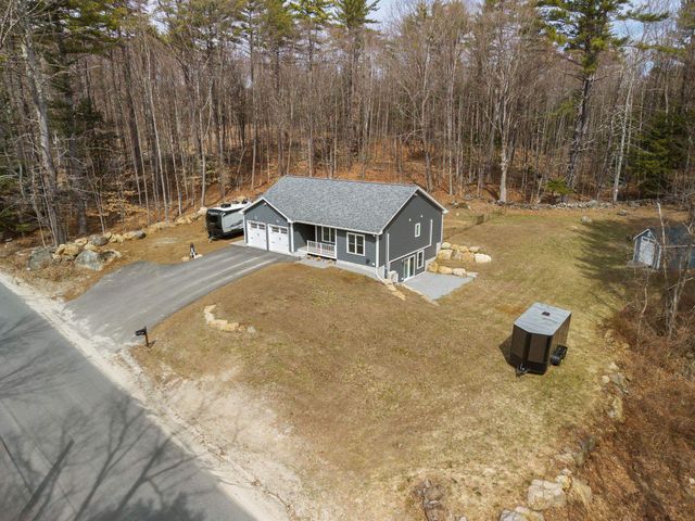 17 Fairgrounds Road, Bradford, NH 03221