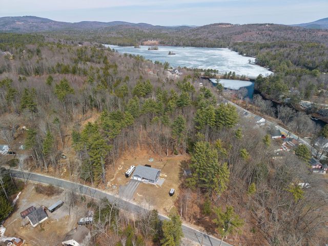 17 Fairgrounds Road, Bradford, NH 03221