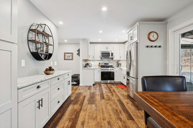 17 Fairgrounds Road, Bradford, NH 03221